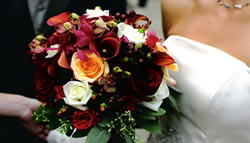 Bride with rose wedding bouquet.