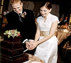 wedding couple cutting chocolate cake.